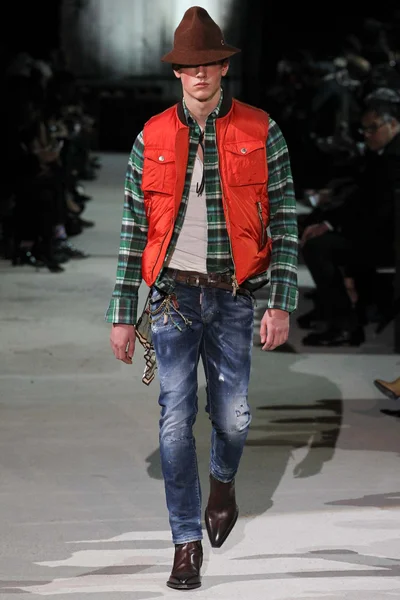 Look 17